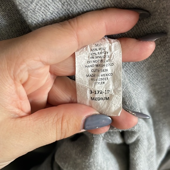 Andree by Unit Cross Front top - Picture 5 of 5